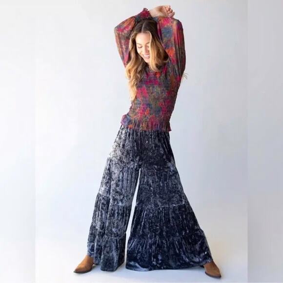 Natural Life NWT Gray Crushed Velvet Palazzo Tiered Bohemian Boho Pants Size S - Picture 1 of 8